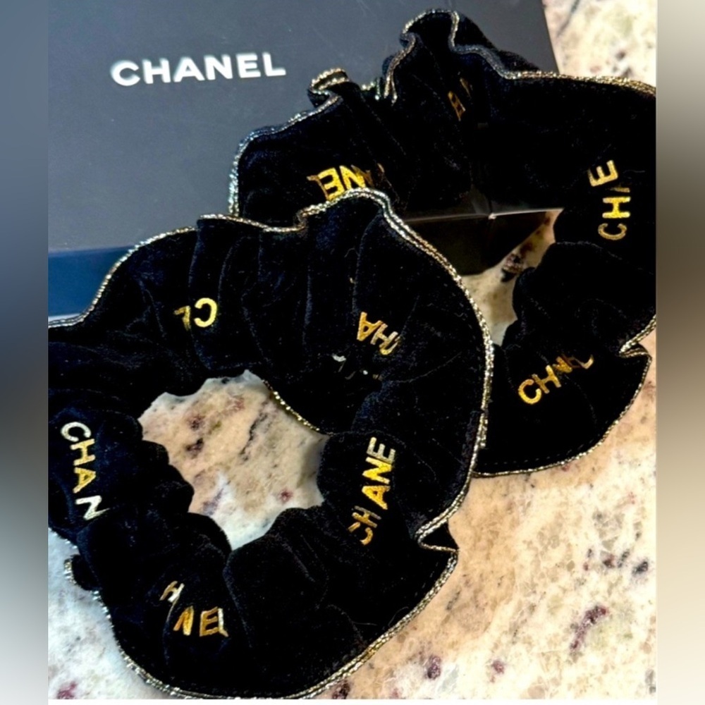 CHANEL Novelty Black & Gold w/Silver Hair Tie
Scrunchies.